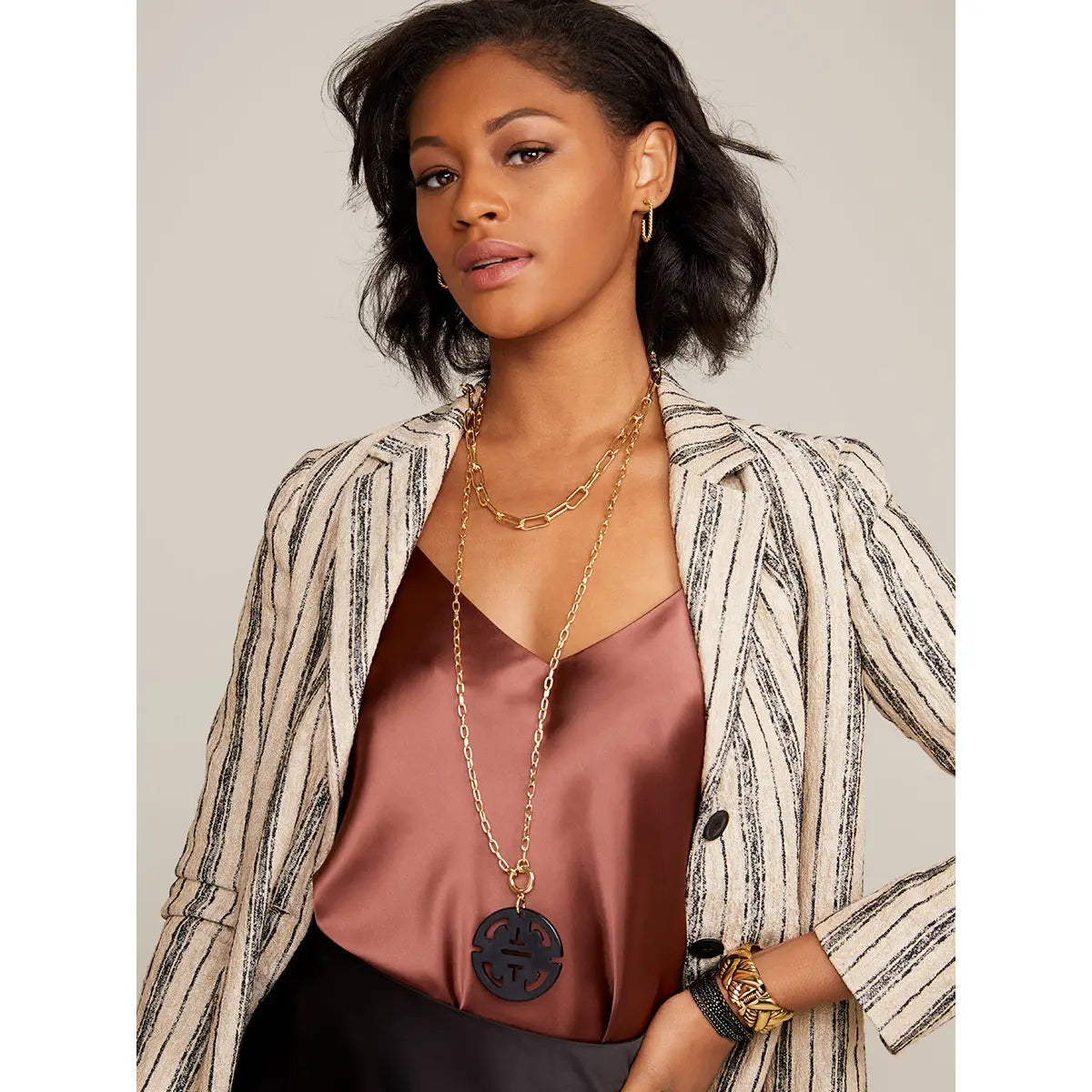 Black & Gold Traveling Resin Pendant Necklace