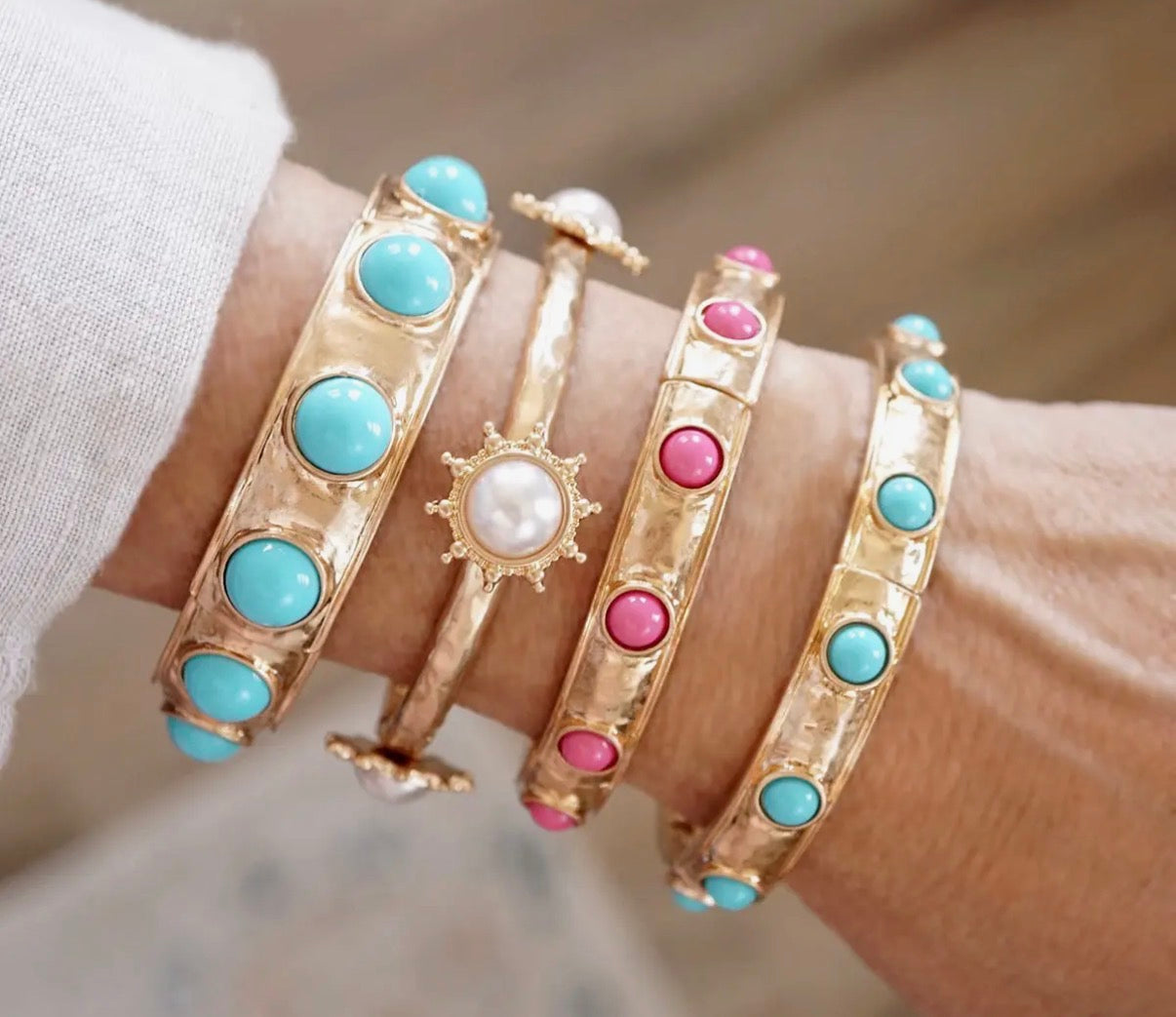 Suncrest Glow - Gold Hammered Stretch Bangle Bracelet with Pearl Suncrest Accents.
