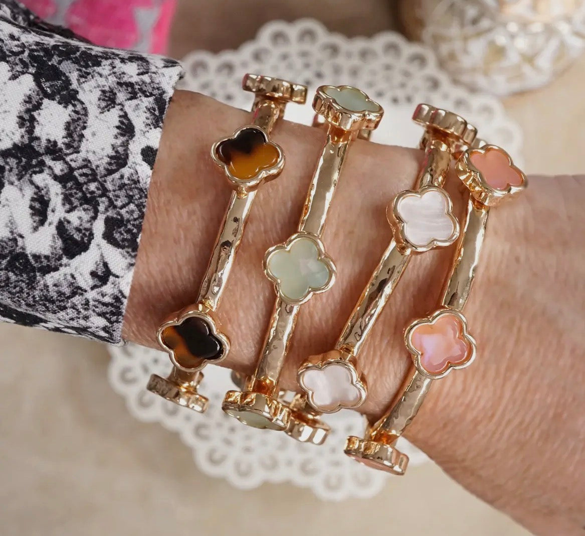 Gold with White Clover Stretch Bangle Bracelet