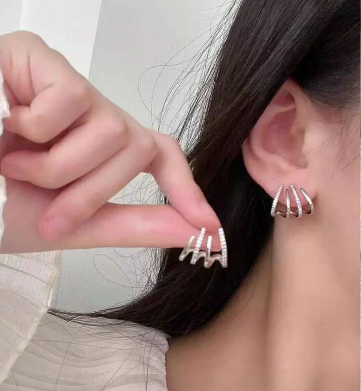 Silver Elegant Pavé 4 Claw Stud Earrings