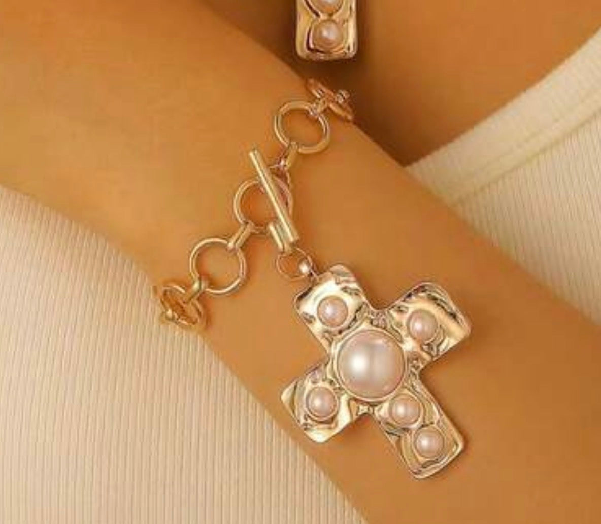 Circle-Link Gold Toggle Chain Bracelet with Chunky Pearl Cross Pendant