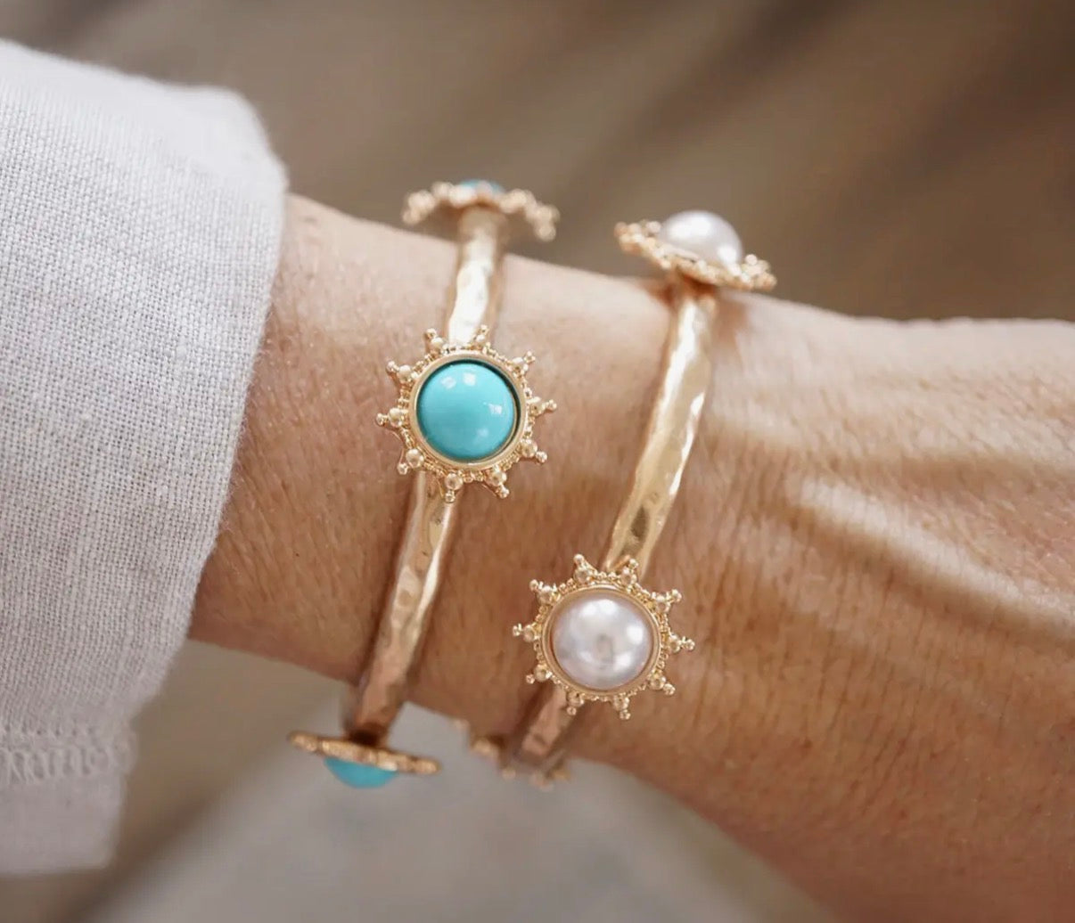 Suncrest Glow - Gold Hammered Stretch Bangle Bracelet with Pearl Suncrest Accents.