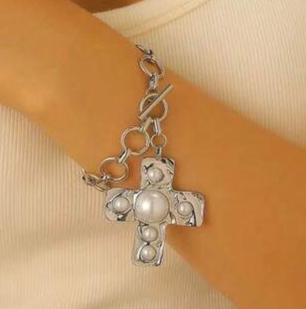 Circle-Link Silvet Toggle Chain Bracelet with Chunky Pearl Cross Pendant