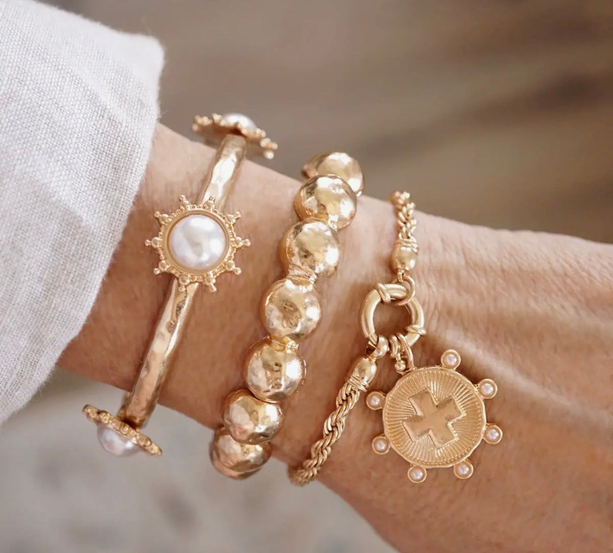 Suncrest Glow - Gold Hammered Stretch Bangle Bracelet with Pearl Suncrest Accents.