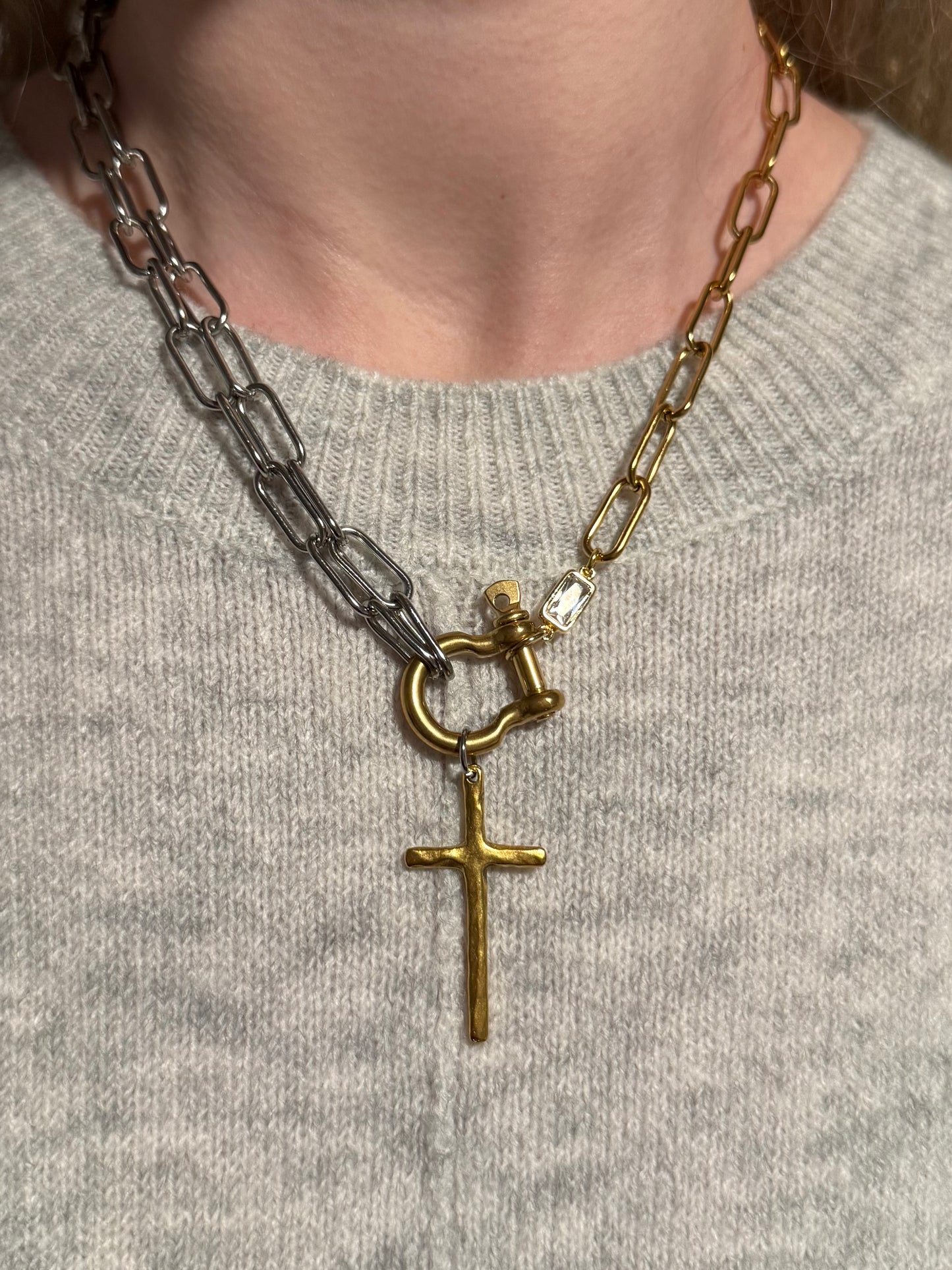 ✨Pre-Order✨ Two-Tone Paperclip Chain Shackle Necklace with Star Pendant