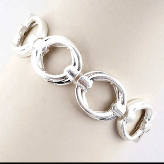 Knots Oval Silver 
Stretch Bracelet